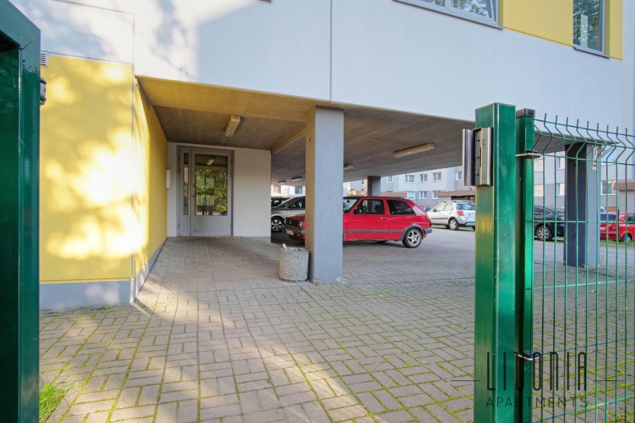 Sunny Studio With Parking, Self-Check-In & Wi-Fi Tallinn Exterior photo
